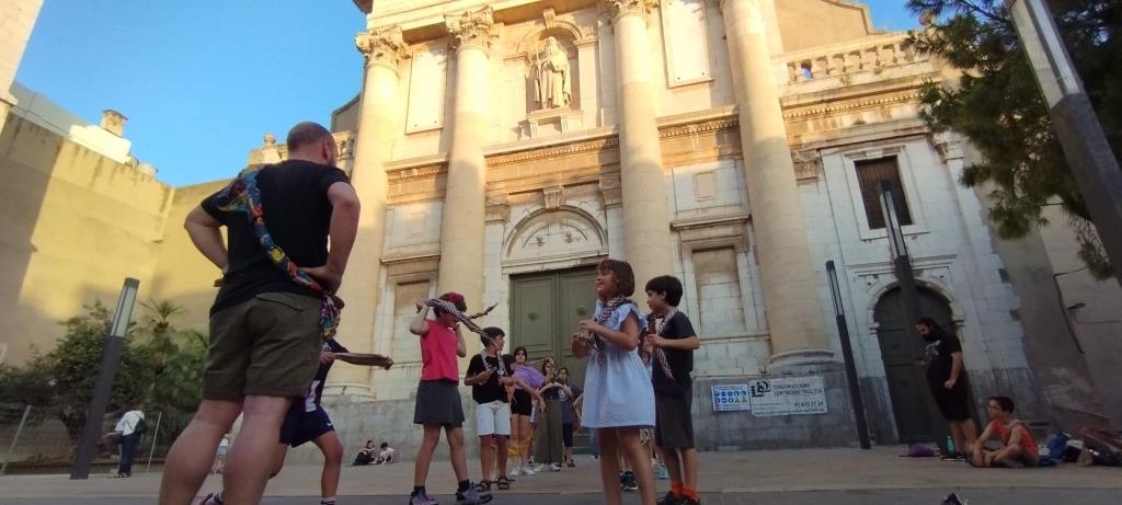 El Ball de Valencians i el Ball de Faixes s’incorporen a la cercavila infantil de Sant Antoni de 2026. ABP Vilanova i la Geltrú
