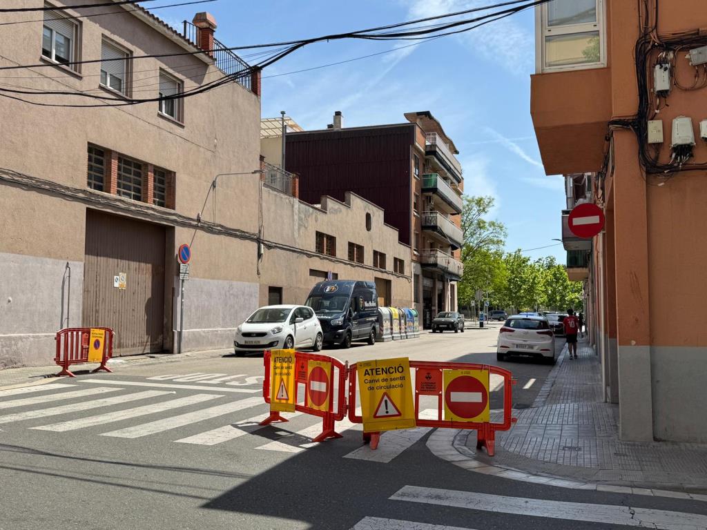 El carrer Santa Margarida i els Monjos de Vilafranca passa a ser de sentit únic per millorar la seguretat i la mobilitat. Ajuntament de Vilafranca