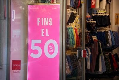 El comerç preveu una campanya de rebaixes "activa i amb moviment", però amb "menys descomptes" que l'any passat. ACN