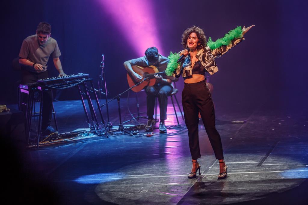 El concert d’Elena Gadel al Festival Musicveu es reprograma per al 27 de juliol a causa de la previsió d’una DANA. EIX