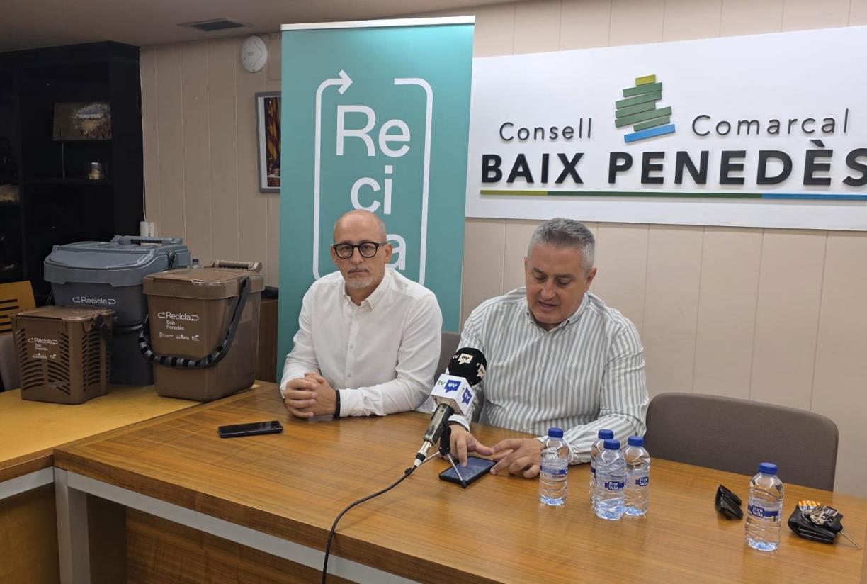 El Consell Comarcal del Baix Penedès presenta el nou servei de recollida de residus porta a porta, que s’iniciarà el proper 3 de novembre a Banyeres. 