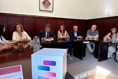 El conseller Vila destaca la importància dels municipis en l'acte d'adhesió de Santa Margarida i els Monjos al Pacte Nacional per la Llengua. Generali