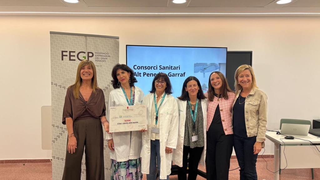 El Consorci Sanitari Alt Penedès-Garraf rep una donació de la FEGP per impulsar la musicoteràpia en pacients amb demència. CSAPG