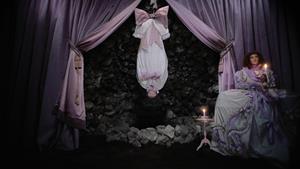 El director Eduardo Casanova reimagina el mite de les vampires a la minisèrie tragicòmica 'Silencio'