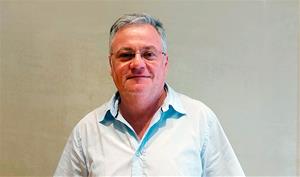 El doctor Benet, especialista en Medicina Familiar i Comunitària, exerceix actualment al CAP Roquetes. CoMB