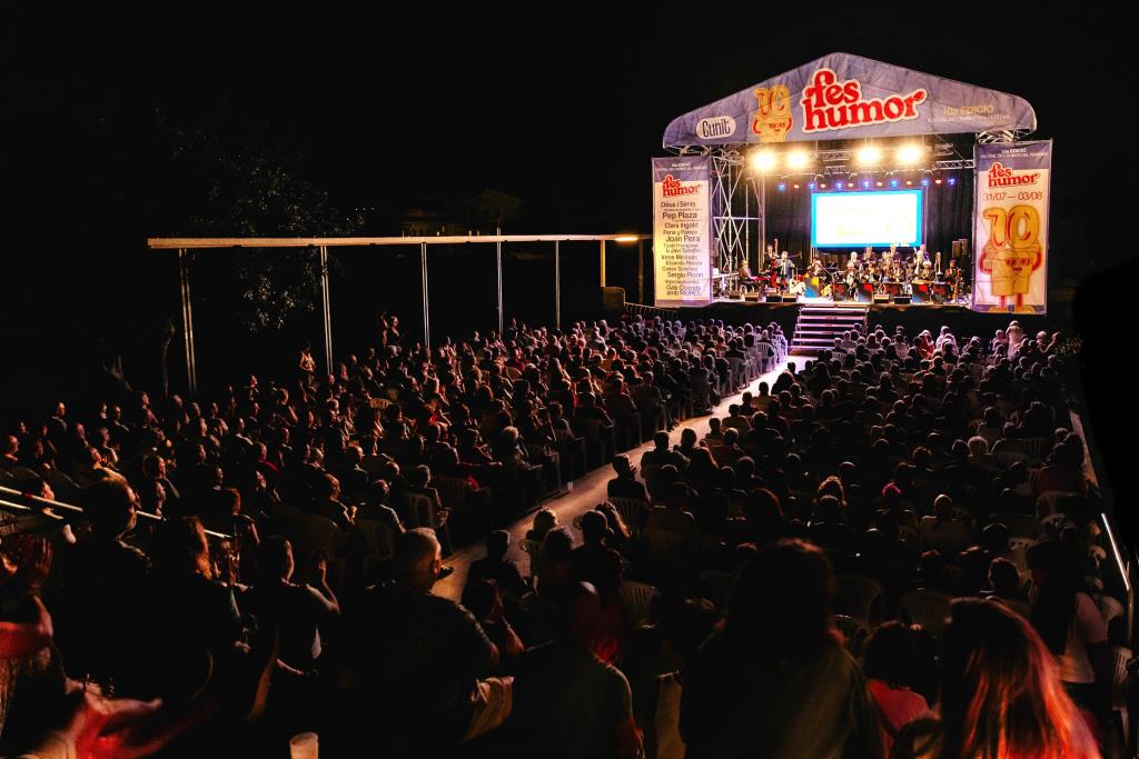 El FESHUMOR celebra 10 anys d'èxits i es consolida com un referent de l'estiu cultural al país. Ajuntament de Cunit