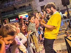 El Festival Monocicle celebra 15 anys omplint Sant Pere de Ribes de música, alegria i comunitat