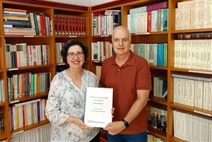 El geògraf Joan M. Colet diposita a l’Arxiu Comarcal un estudi sobre el Port de Sant Salvador del Vendrell. Ajuntament del Vendrell