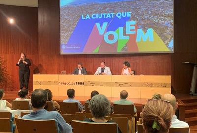 El govern de Vilanova i la Geltrú ha celebrat aquest dimecres l'audiència pública per fer balanç dels dos primers anys de mandat. EIX
