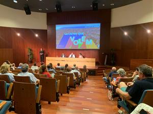 El govern de Vilanova i la Geltrú ha celebrat aquest dimecres l'audiència pública per fer balanç dels dos primers anys de mandat