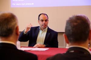 El Govern posa en marxa un servei de videoatenció ciutadana per fer tràmits a distància