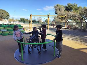 El pati de l’escola El Margalló de Vilanova i Geltrú, un pati per a tothom