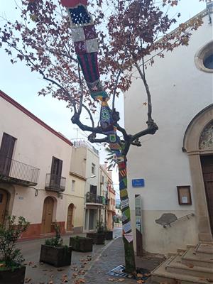 El Pla del Penedès vesteix el poble de Nadal amb un projecte intergeneracional