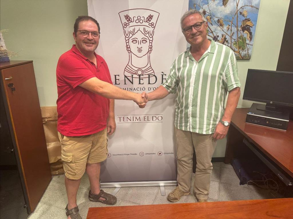 El president de la DO Penedès, Joan Huguet, i el nou president del Consell Català de la Producció Agrària Ecològica (CCPAE), Rafael Ramon. DO Penedès