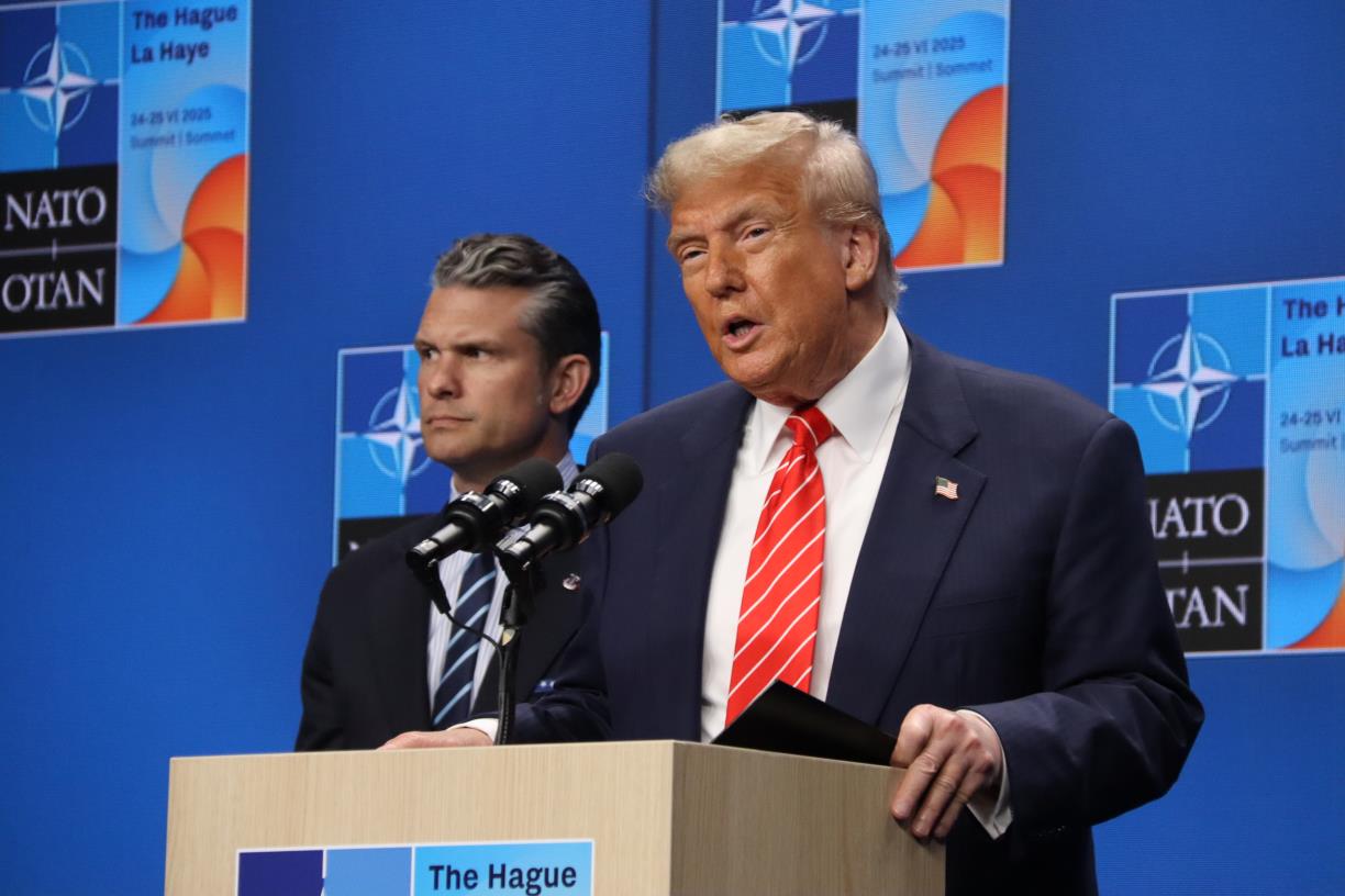 El president dels Estats Units, Donald Trump, amb el secretari de Defensa dels EUA, Pete Hegseth. ACN / Albert Cadanet