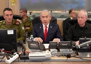 El primer ministre israelià, Benjamin Netanyahu, durant una reunió amb diversos membres de les forces de defensa del país . ACN