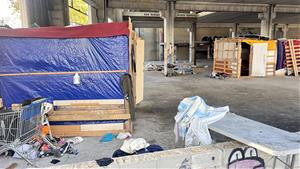 El propietari de la nau desallotjada al carrer Eduard Toldrà denuncia un “desgavell urbanístic” que l’ha abocat a la ruïna. EIX
