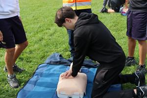 El SEM surt al carrer a Igualada per ensenyar què fer en cas d'una aturada cardiorespiratòria
