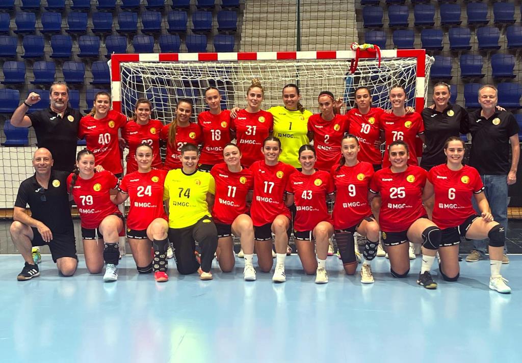 El sènior femení de l’Handbol Ribes . Eix