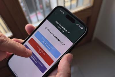 El Vendrell activa un botó SOS a l’app eAgora per facilitar trucades d’emergència i a l’Oficina Antiocupacions. Ajuntament del Vendrell