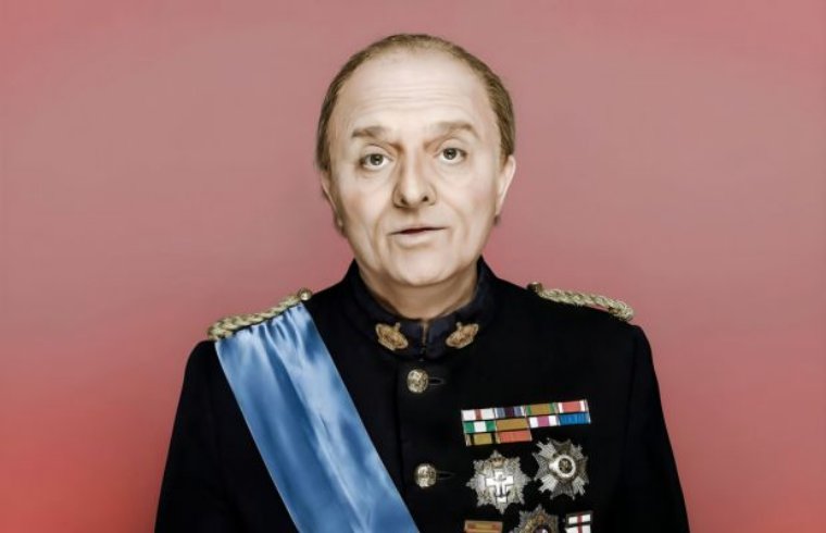 El vilanoví Toni Albà preestrena a Vilafranca del Penedès la seva nova sàtira sobre la monarquia i la democràcia. EIX