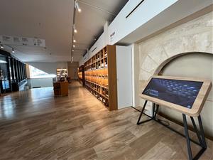 El VINSEUM estrena una taula interactiva per oferir informació turística del Penedès. Consorci de Promoció 