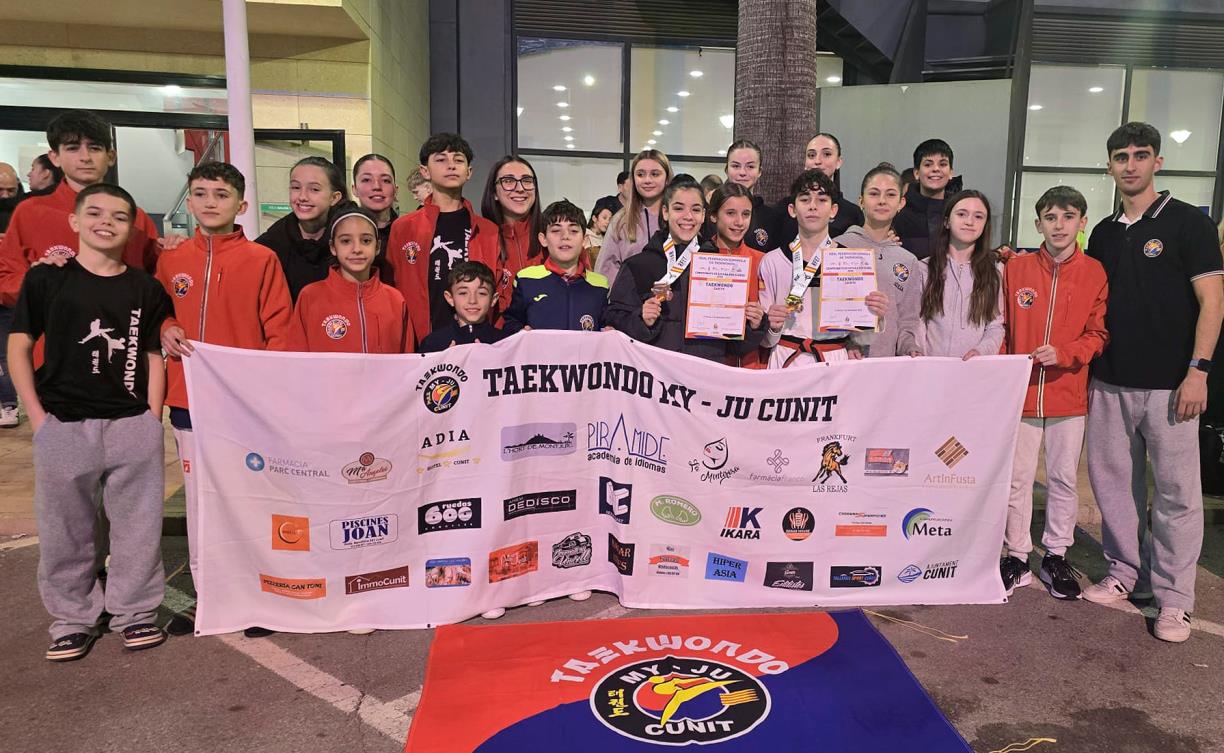 Els alumnes del Club Taekwondo My-Ju Cunit. Eix