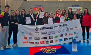 Els alumnes del Club Taekwondo My-Ju Cunit
