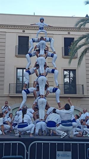 Els Falcons de Vilanova celebren la 9a Trobada de Balls Populars amb colles convidades de Cervera i Premià de Mar