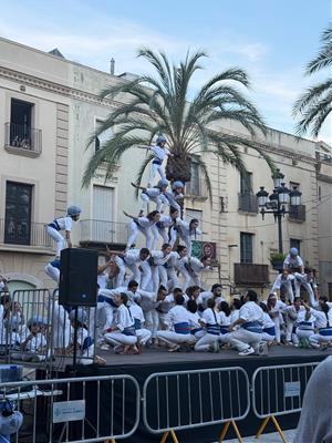 Els Falcons de Vilanova celebren la 9a Trobada de Balls Populars amb colles convidades de Cervera i Premià de Mar