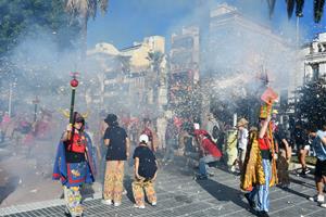 Els infants tornen a omplir de color i festa els carrers de Sitges amb la Matinal de Santa Tecla