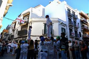 Els infants tornen a omplir de color i festa els carrers de Sitges amb la Matinal de Santa Tecla