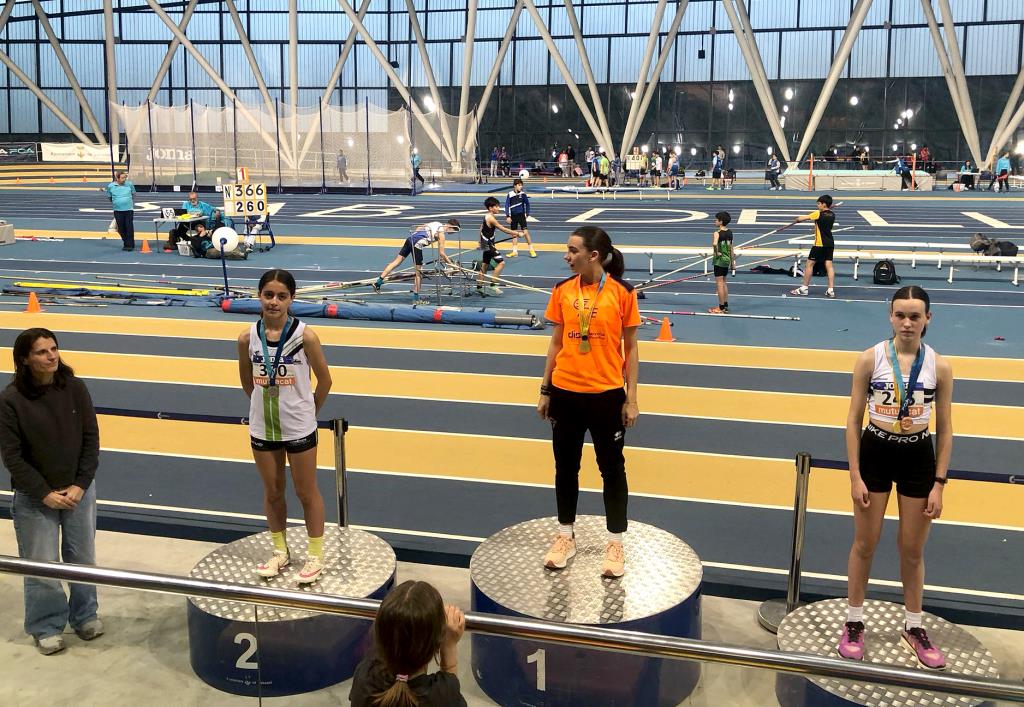 Els joves atletes del Dinami-k Club Atletisme Vilanov. Eix