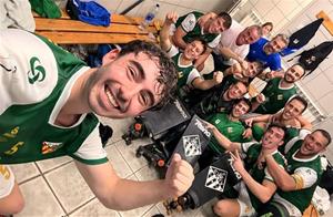 Els jugadors del CP Vilanova celebrant la victòria al vestidor. CP Vilanova