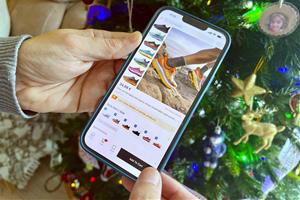 Els Mossos alerten d'un increment d'estafes en línia per Nadal i recomanen 