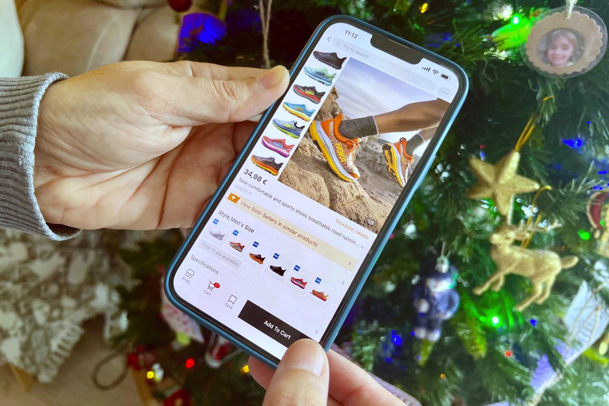 Els Mossos alerten d'un increment d'estafes en línia per Nadal i recomanen 