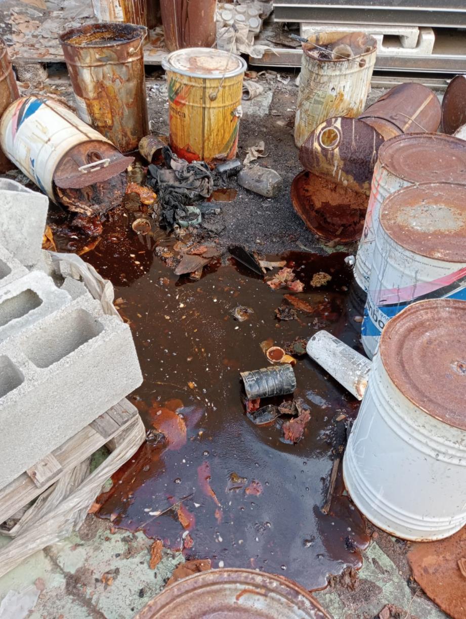 Els Mossos denuncien una empresa de Sant Llorenç d’Hortons per gestió irregular de residus perillosos. Mossos d'Esquadra