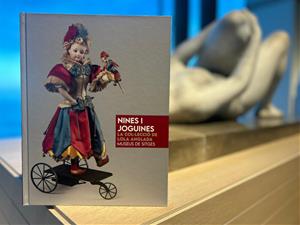 Els Museus de Sitges publiquen el catàleg de la col·lecció de nines i joguines de Lola Anglada, una obra clau per a la recerca i la difusió del patrim