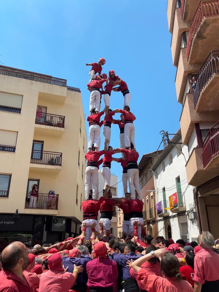Els Nens del Vendrell estrenen la Diada dels Barris amb castells de vuit a la placeta de França. Nens del Vendrell