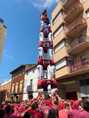 Els Nens del Vendrell estrenen la Diada dels Barris amb castells de vuit a la placeta de França