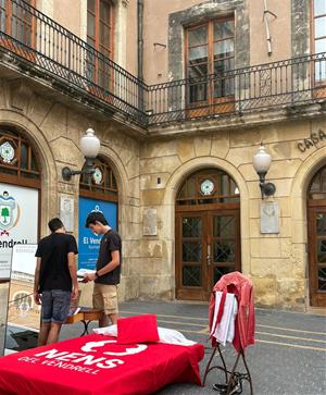 Els Nens del Vendrell somien amb el primer castell de 9 per Santa Anna amb una acció de guerrilla a la plaça Vella. Nens del Vendrell