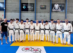Els participants als exàmens de pas de grau organitzats per la Federació Catalana al Pavelló Municipal de Badia del Vallès. Eix