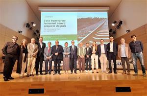Els participants del debat públic sobre l’actual situació del transport ferroviari. Eix