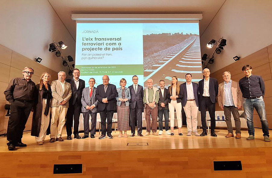 Els participants del debat públic sobre l’actual situació del transport ferroviari. Eix