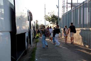 Els usuaris de Renfe han tornat a patir una nova jornada d'entrebancs aquest dilluns arran de les obres d'Adif a Sant Vicenç de Calders. ACN