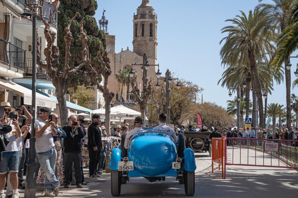 Els vehicles d’època tornen a brillar al Ral·li Barcelona-Sitges. Foment de Sitges