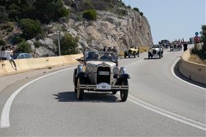 Els vehicles d’època tornen a brillar al Ral·li Barcelona-Sitges