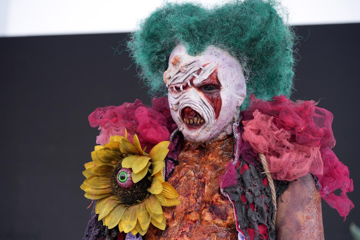 Els zombis conquereixen de nou els carrers de Sitges. ACN