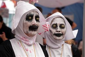 Els zombis conquereixen de nou els carrers de Sitges