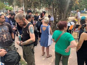 Emoció i clam de justícia al minut de silenci en record a Milan, la víctima del crim dels jardins Francesc Macià